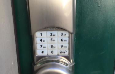 Lux Townhouse, Walk to All, Sleeps 6 Adults - Photo 20