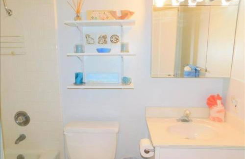 H5 close to the front pool and clubhouse downstairs by lake - Foto 13