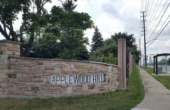 Applewood Hills Apartment - Photo 17