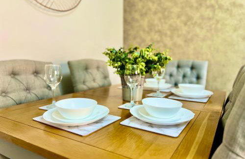 Stylish City Apartment with Free Parking near Town - Foto 16
