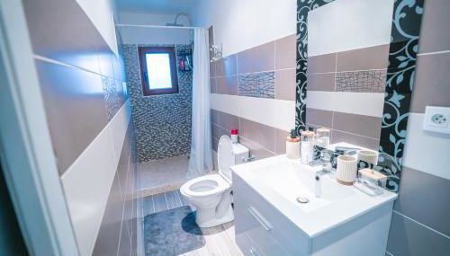 La Pierre Dorée-3 chambre 2 salle de bain-AO - Foto 5, towels, Shower