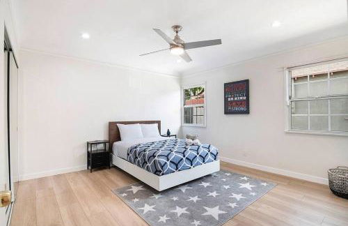 Updated 3-Bedroom LA Home with Backyard, BBQ & Family-Friendly Amenities - Photo 4