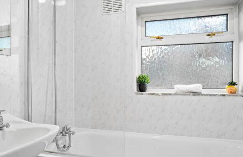 Stylish Four Bed House - 7 Guests - Garden - Parking - Netflix 802W - Foto 8