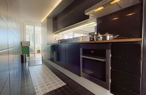 Spacious Studio by the University - Photo 12