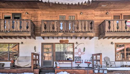 Downtown Red River Retreat with Mtn Views and Yard - Foto 3