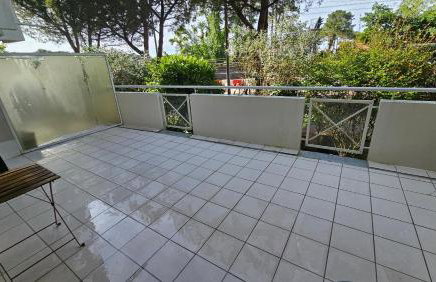 Résidence fermée Grande terrasse ombragée Piscine Plage Port Parc Gare - Foto 19