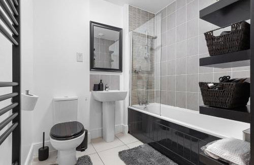 Modern 2 Bedroom Apartment in Uxbridge London free parking - Photo 4