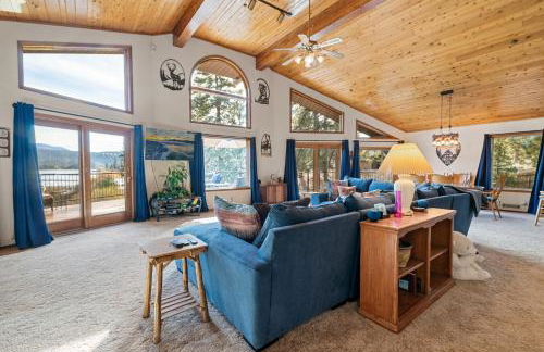 North Shore Lakefront - Spacious Lakefront with Hot Tub, & Game Room - Foto 84