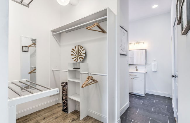 Delightfully Redesigned Home - JZ Vacation Rentals - Photo 26