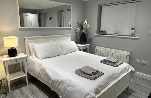 Modern Luxury Private Detached 1 Double Bedroom Studio Apartment - Super Fast Wifi - Foto 14