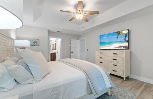 Modern Luxury Retreat in Naples - Photo 45