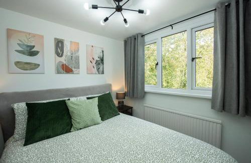 Stylish 4 Bed House, Free Parking, Close to M4 Newport - Foto 19