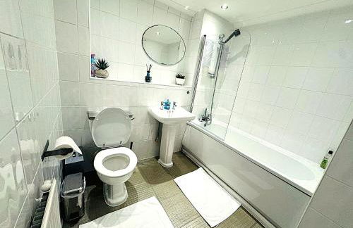 Cosy 2 Bedroom Canary Wharf House with Private Garden - Foto 30