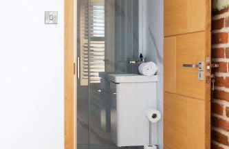 Spacious 4-Bed Near City & Sea - Foto 19