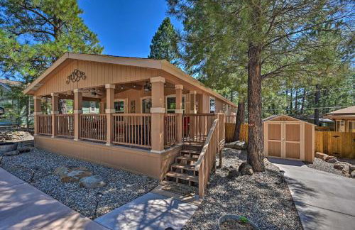 Near Hiking Munds Park Cabin with Deck and Yard - Foto 25