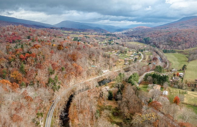 4BR Lodge on Wolf Creek – Fishing, Hiking, New River Fun & Hokie Weekends - Foto 73