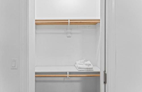 Modern Haven Near PATH NYC in 20 mins 12 PPL - Foto 3