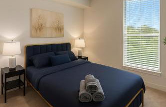 Trendy 3BR City Apt Pool and Ping Pong Fun - Foto 11