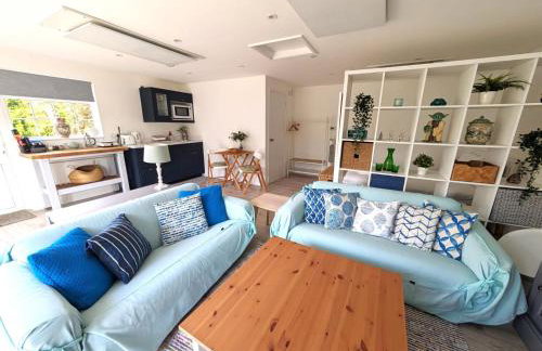 Open Plan Dog Friendly Annexe Sleeping 2 I Near Local Beaches & Chichester with FREE Parking - Foto 17