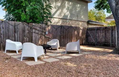 Charming & Bright W Lounging Pool and Hot Tub - Photo 92