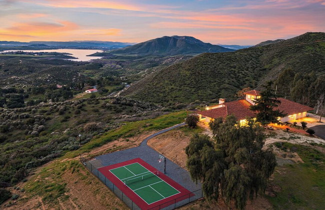 20 Acre Panoramic View Estate Hot Tub, Pickleball & Game Room - Photo 1