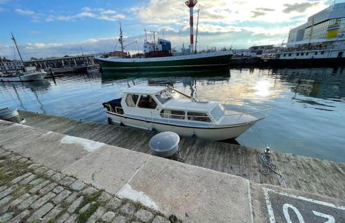 Süsses Motorboot - Bremen Überseestadt - Foto 16