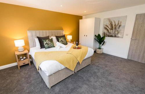 LOOKOUT by BOURNECOAST - A Stylish Flat with a Balcony, SEA GLIMPSES and Parking- Just a 10 Minute Walk to the Sandy Beaches - FM8405 - Photo 17