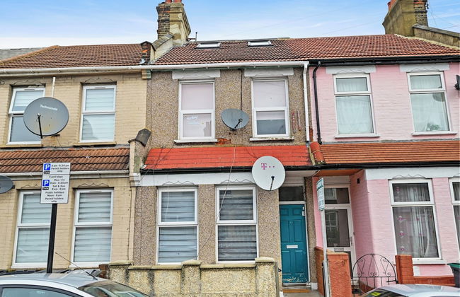 2-bed - Sleeps 4 - With Garden - Photo 9