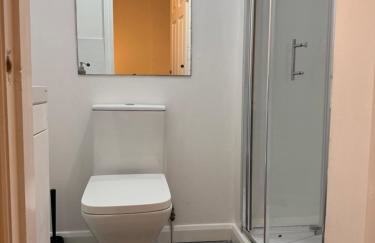 Welcome to This Newly renovated 4 bedroom cozy & charming home in Dagenham, East London - Foto 4