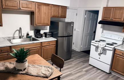 Bachi - Cozy 3BR Apt with Parking, Desk & Fast WiFi near Yale, Quinnipiac, SCSU & Hospitals - Foto 1