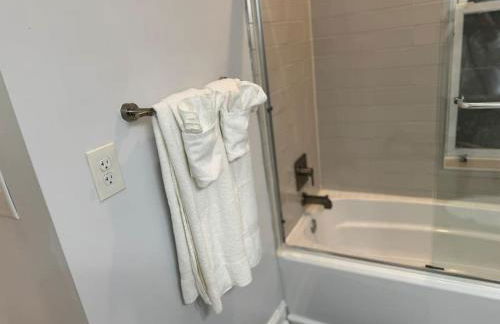 Modern 4BR Columbia Heights Gem Walk 2 Metro & Shops - Foto 17