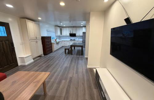 Cozy 2-Bedroom Retreat Home in East Los Angeles - Foto 3