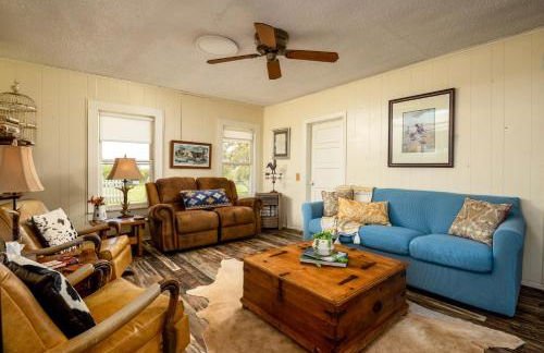 Stay on a 350-acre Cattle Ranch! Brazos River! Tubing! Petting zoo! - Foto 1