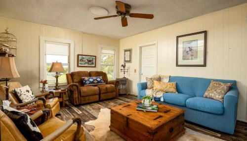 Stay on a 350-acre Cattle Ranch! Brazos River! Tubing! Petting zoo! - Foto 1