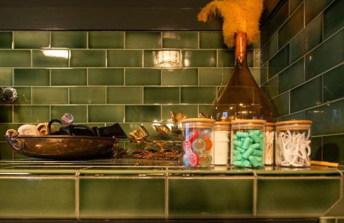 The Explorer's Retreat-West End Condo King Bed - Foto 22