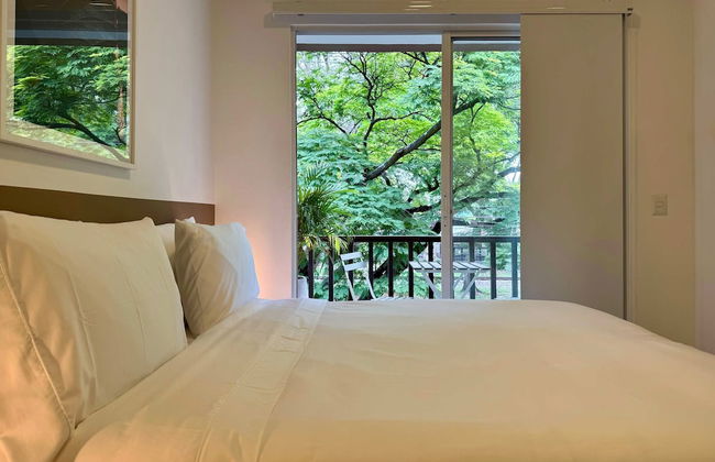 w Glorious Loft w Elegant Balcony in Cali - Photo 2