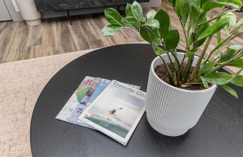 Brand New Condo in the Heart of Traverse City! - Foto 33