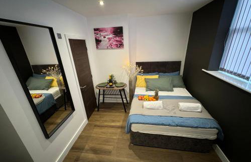 Luxury 6-Bed House - 6 En Suite- Jaquzzi Baths - Private Parking - Suitable for contractors - Foto 7