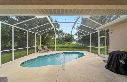 Tranquil & Spacious Family Retreat Swimming Pool - Foto 35