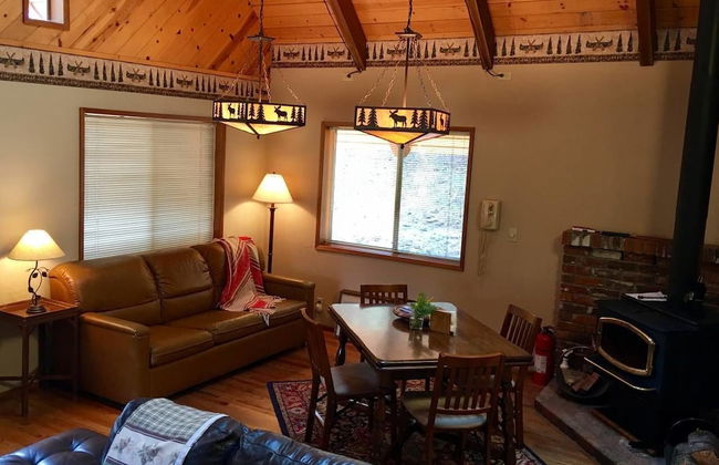 Whispering Pines Cabin Retreat - Foto 13