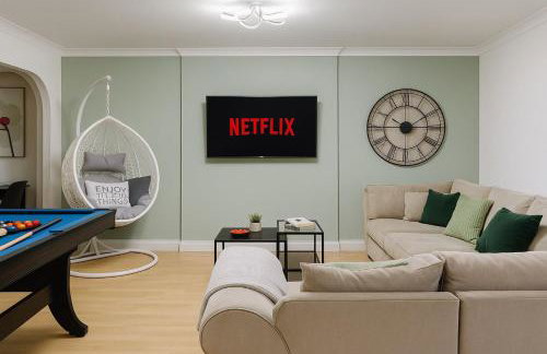 Bright 4BR Pets OK Driveway Sleeps 9 - Foto 21