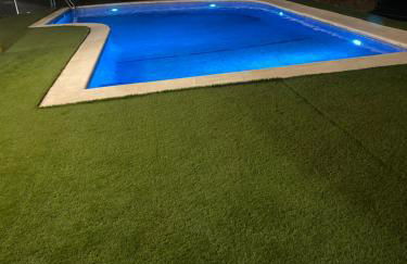 4 Bed Villa - Sleeps 9- Pool - Garden - Parking - Foto 15