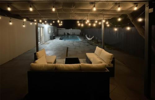 Sunny Oasis Near the Beach with 4BR and 3BA Pool Home - Foto 41