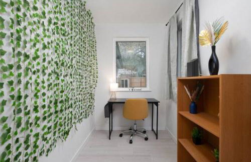 Smart Bungalow: 10-min to UF, Central Location - Foto 2