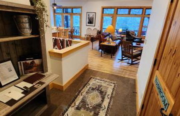 Sundance Spacious Vaulted Ceiling cabin, Hot tub, huge lawn - Foto 16