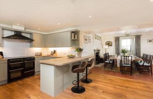 Hollins Farmhouse - Photo 5