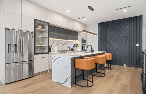 Luxurious Newly Built 5 BR 6 Bath Home w/ Rooftop - Foto 3