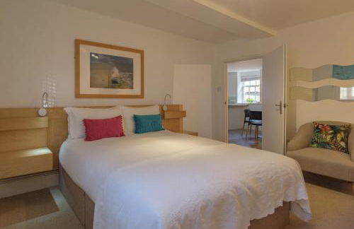 Alexandra Cottage Apartments - Photo 6