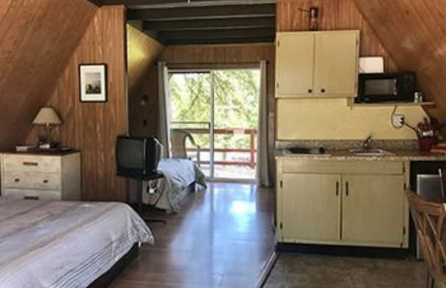 Calm Waters Cabin Resort - Photo 10