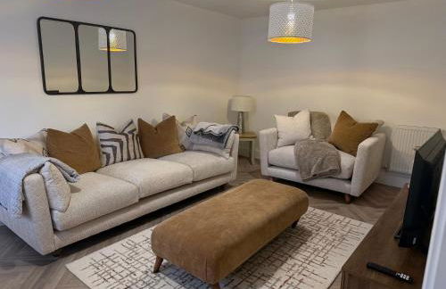 Luxury Contractor 4 Bed Home Sleeps 8 Cardiff Airport Parking - Foto 1